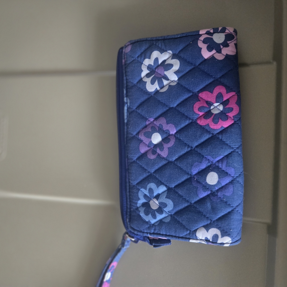 Vera Bradley Ellie Flowers Wristlet Wallet Euc.
